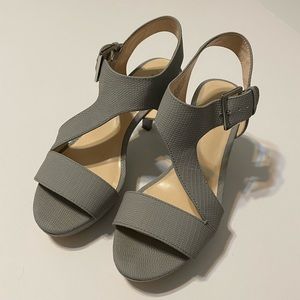 Nine West Women Gray Heels Size 5 1/2M